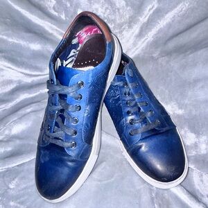 ROBERT GRAHAM Sz 10.5 navy Leather Sneaker Embossed Skulls Flowers RG5448L flaw